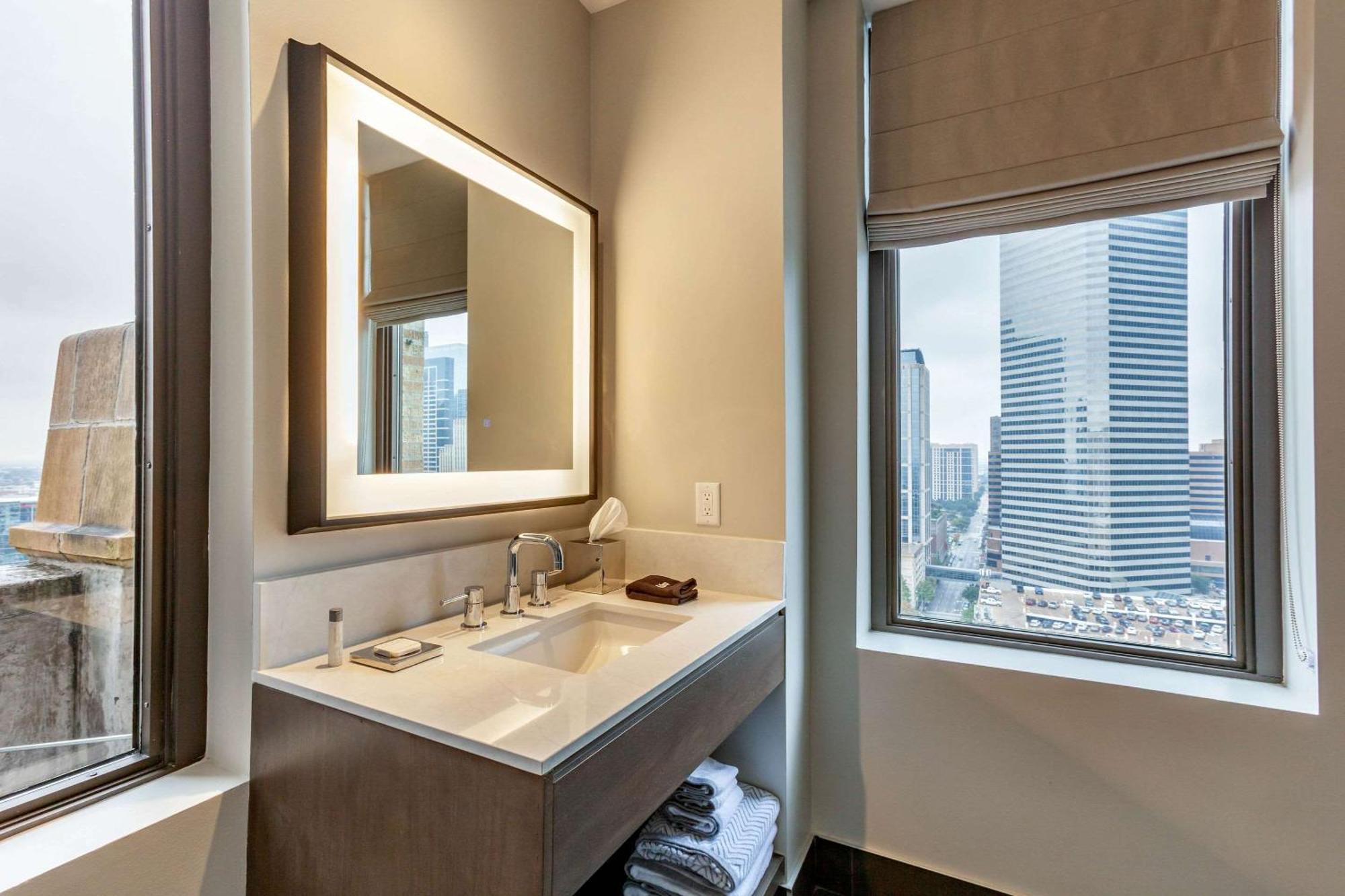 Cambria Hotel Houston Downtown Convention Center Exterior foto